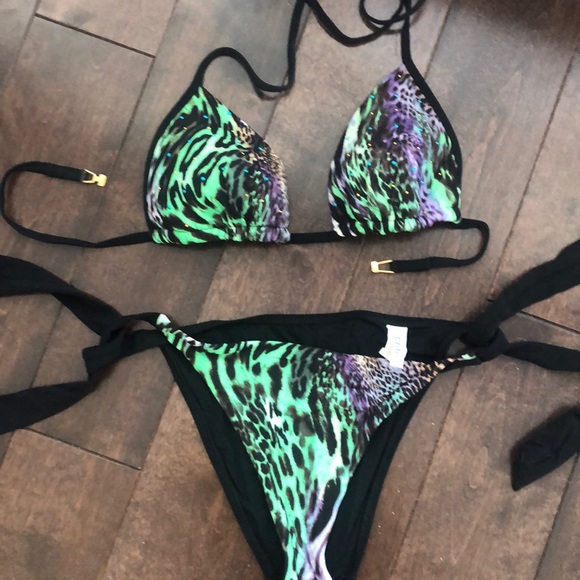 Parah bikini. - Picture 1 of 6